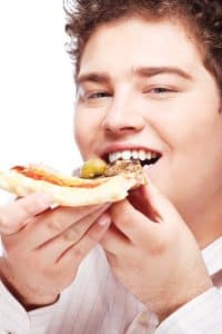 Hoy padres | Obesidad - Adolescente comiendo Pizza